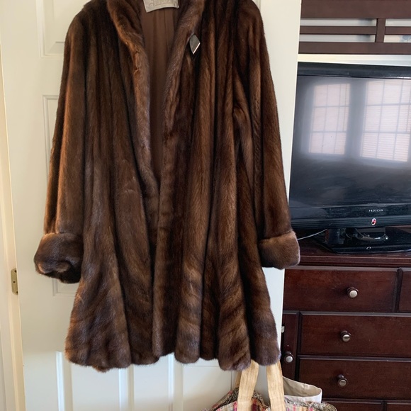 Knee length swing mink coat in mint condition - Picture 4 of 6
